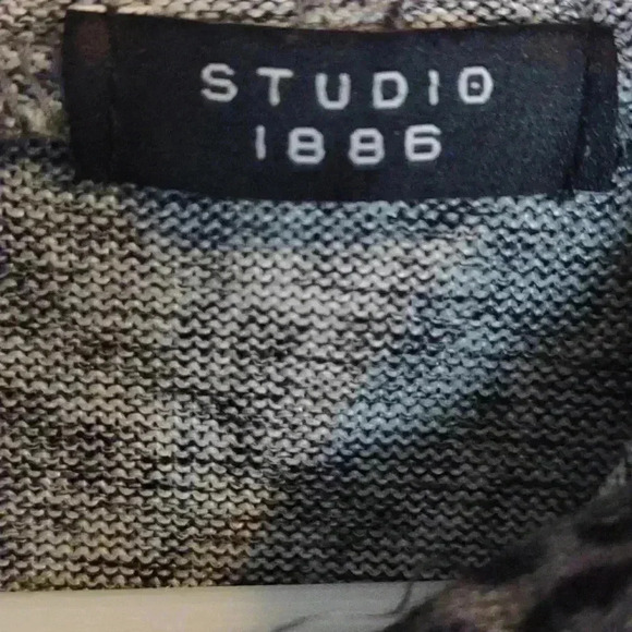 Women's Studio 1886 animal‎ print hoodie size medium - Picture 2 of 3